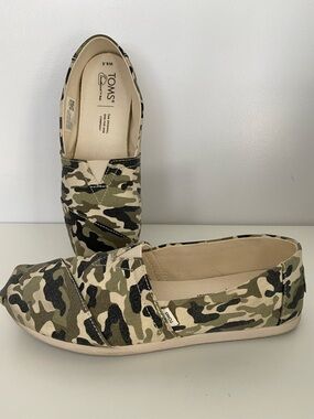 TOMS Women's Camo Canvas Slip-On Classic Flats - Green, Tan, Black